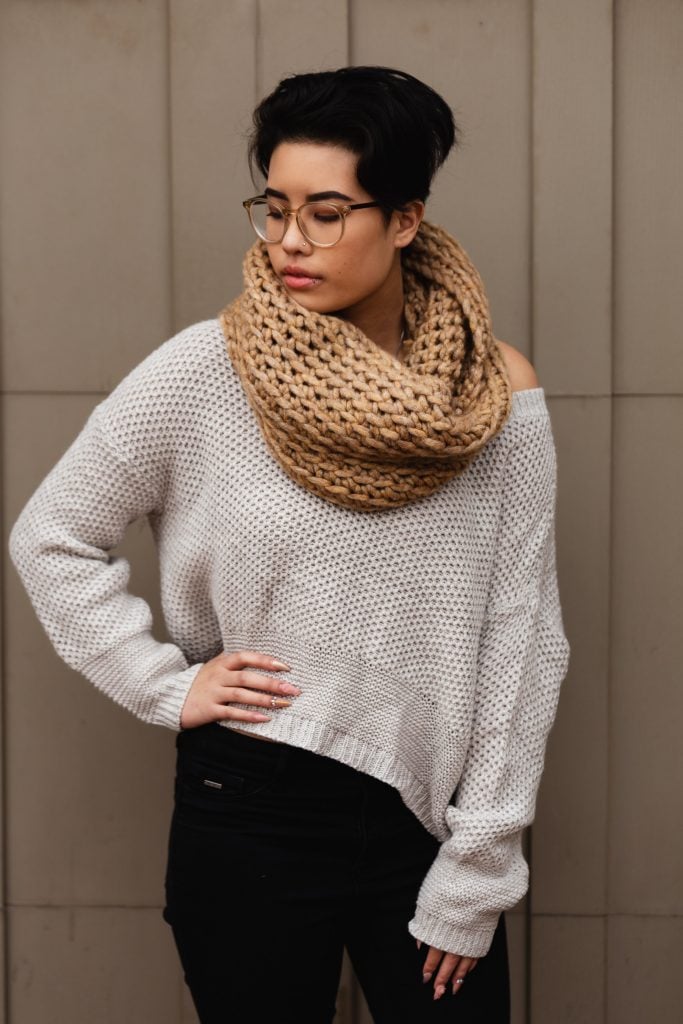Try the Toasted Marshmallow Infinity, a cozy crochet loop scarf that's ready in less than an hour. Made with super bulky yarn and a large Q hook, this is the perfect scarf to sell at craft markets, gift for the Christmas and birthdays, and to make if you need an extra layer in the winter time. Try this FREE pattern today - find the pattern on TLYCBlog.com and follow the tutorial on YouTube. | TLYCBlog.com