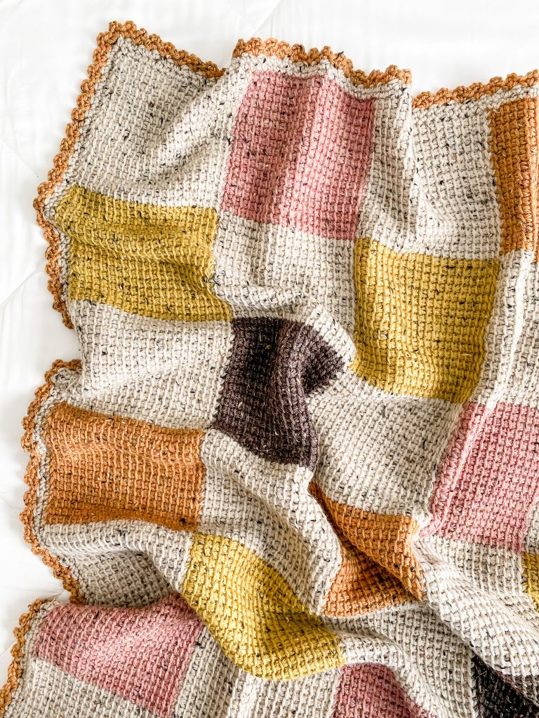 Pilson Blanket | FREE Tunisian crochet patchwork blanket pattern, easiest crochet baby blanket afghan gingham throw blanket with shell border. Free crochet pattern + Tutorial video. | TLYCBlog.com