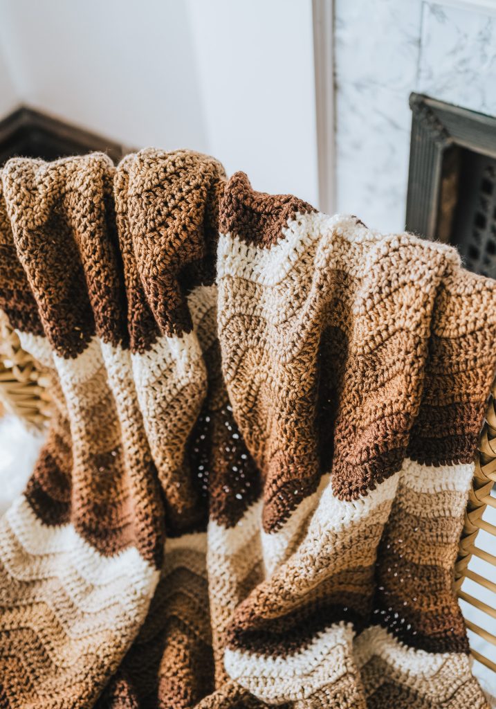 Modern crochet throw blanket for beginners. Crochet ripple stitch afghan. Free beginner crochet throw blanket pattern. Crochet chevron throw blanket. 