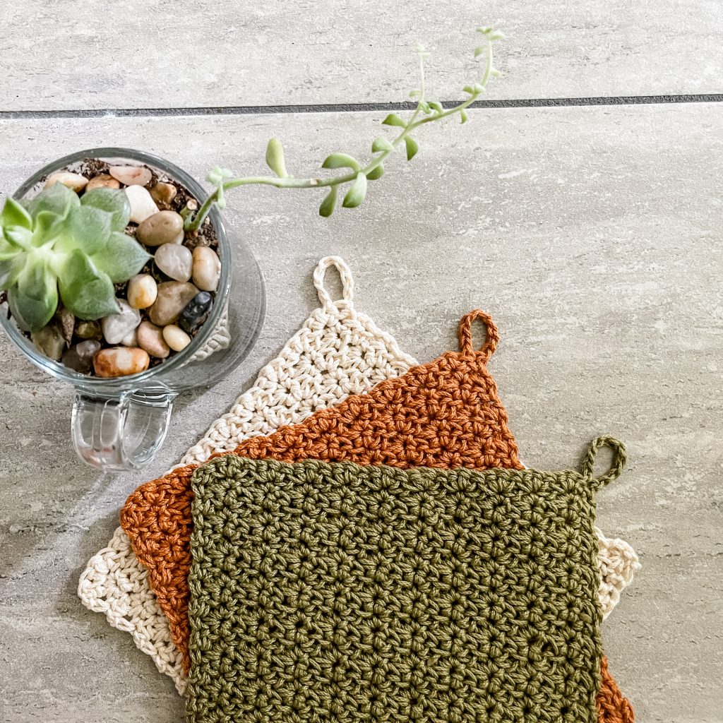 DIY crochet dishcloth - the Half Moon Washcloth. Beginner friendly free crochet pattern with tutorial video for a cotton washcloth. | TLYCBlog.com