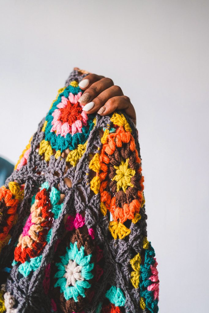 Crochet an autumn-inspired afghan. Design and make your crochet blanket from scratch.Granny square multicolored afghan free pattern.