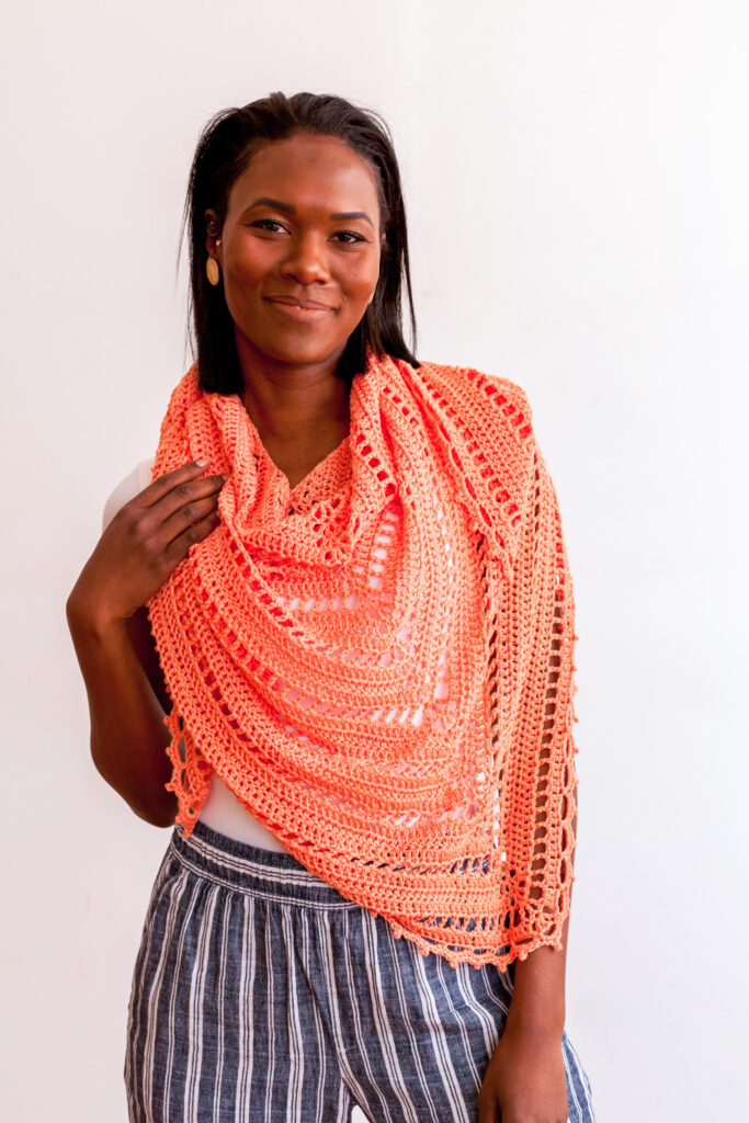Beginner friendly mesh triangle shawl with picot border, free crochet pattern for beginners using bamboo yarn. | TLYCBlog.com