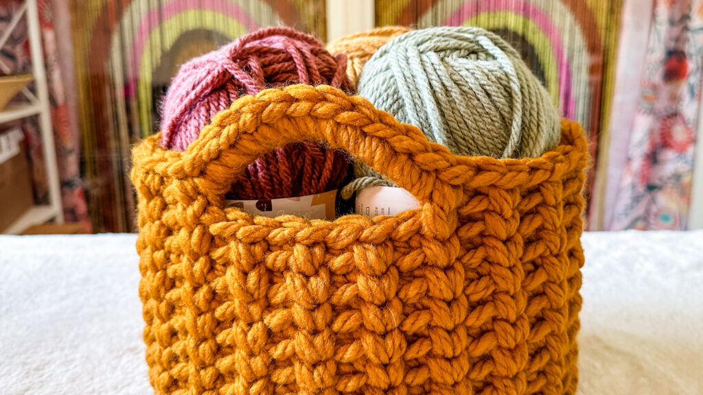 Beginner friendly round crochet basket pattern, chunky crochet catchall basket with handles free pattern video tutorial. | TLYCBlog.com