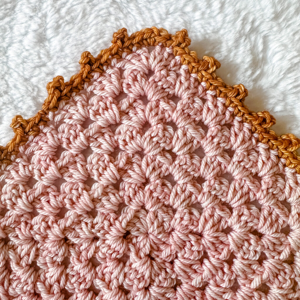 Learn 5 easy beautiful crochet border stitch patterns. Includes video tutorial. Perfect for beginner crocheters. Crochet borders and edgings.