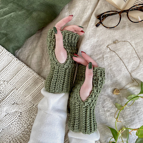 One-Skein Quick and Easy Fingerless Gloves pattern by Healther Brooke