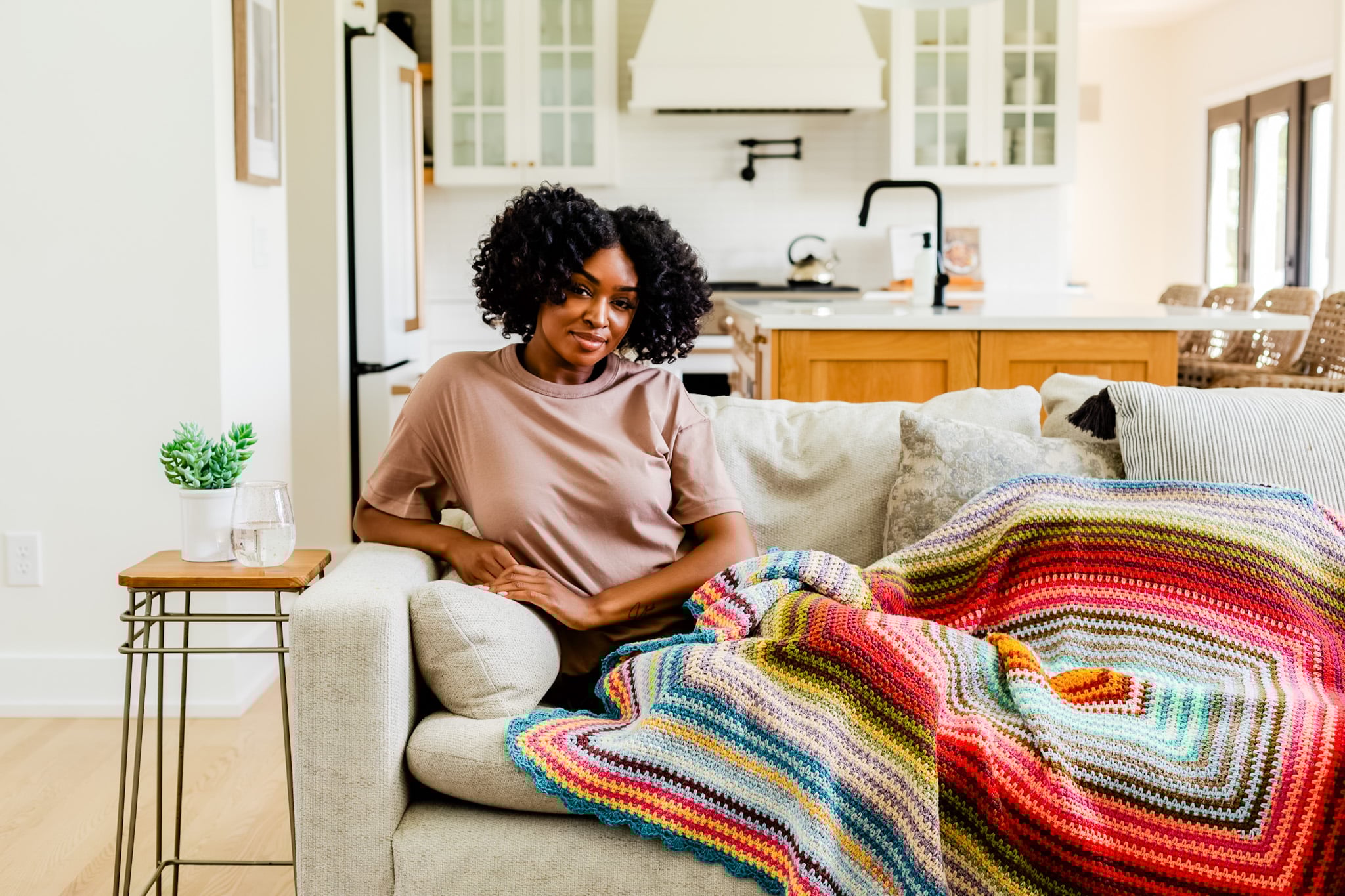 Niko Throw Blanket, a beginner-friendly linen stitch rectangle blanket - free pattern. Great for stash busting!