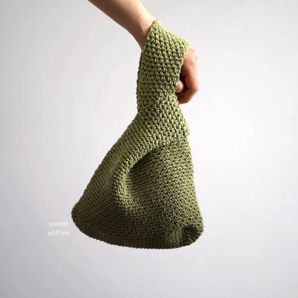 Textured crochet Japanese knot bag with a soft moss stitch pattern, Mosu Bag by Sweet Softies