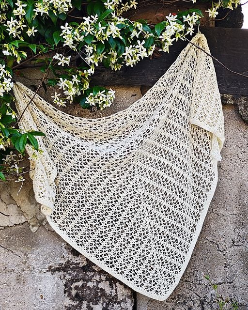 Petal Path shawl from Lena of Ravliki